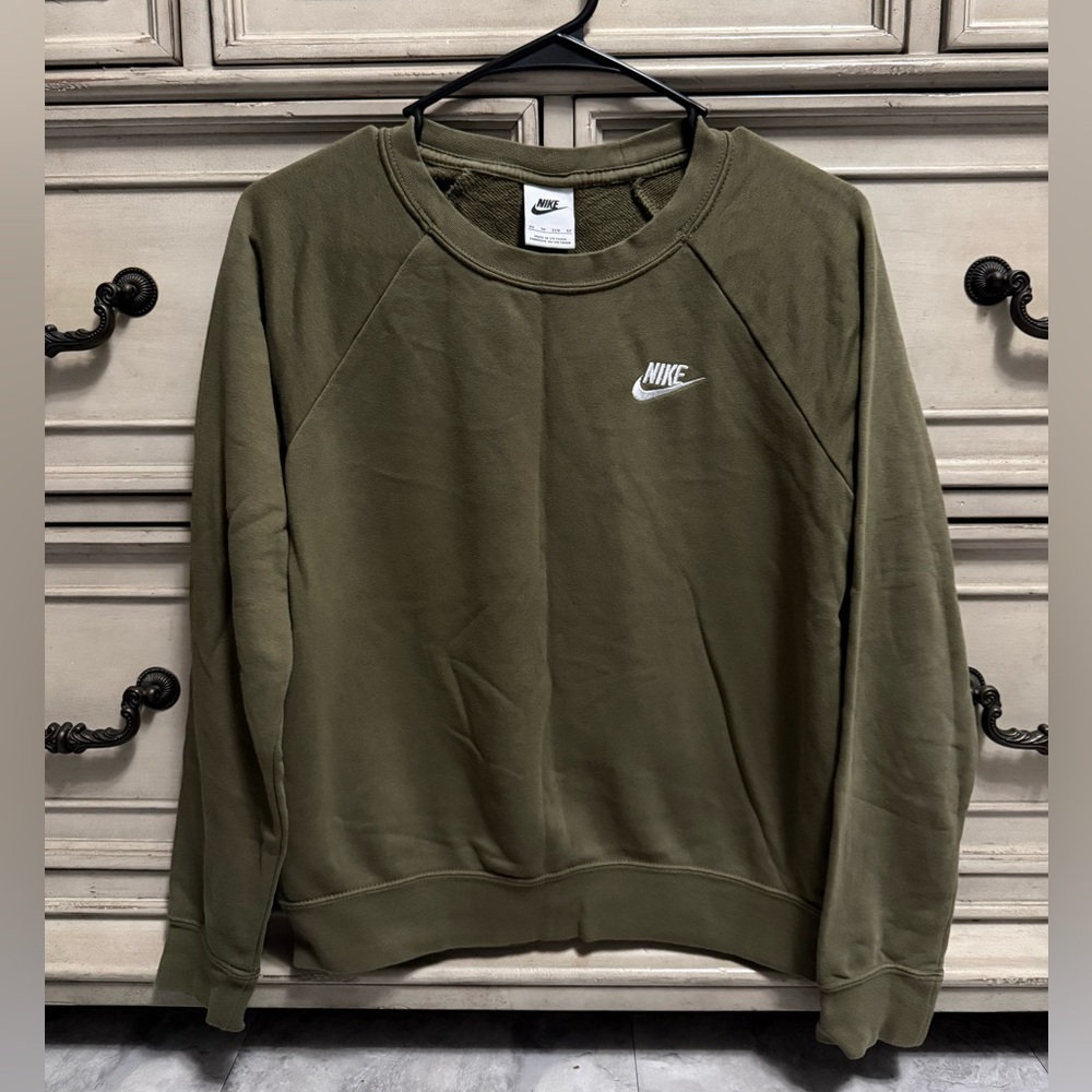 Nike women sweatshirt